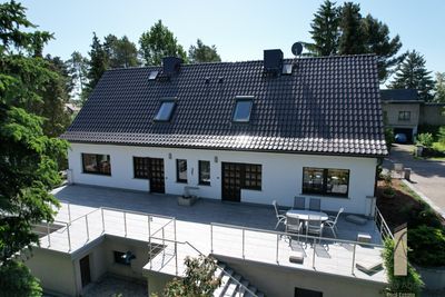 Ein Doppelhaus zum Verlieben! 
Mit Teich, Garage und großer Terrasse.
Preis pro DHH: 399.500,00 €