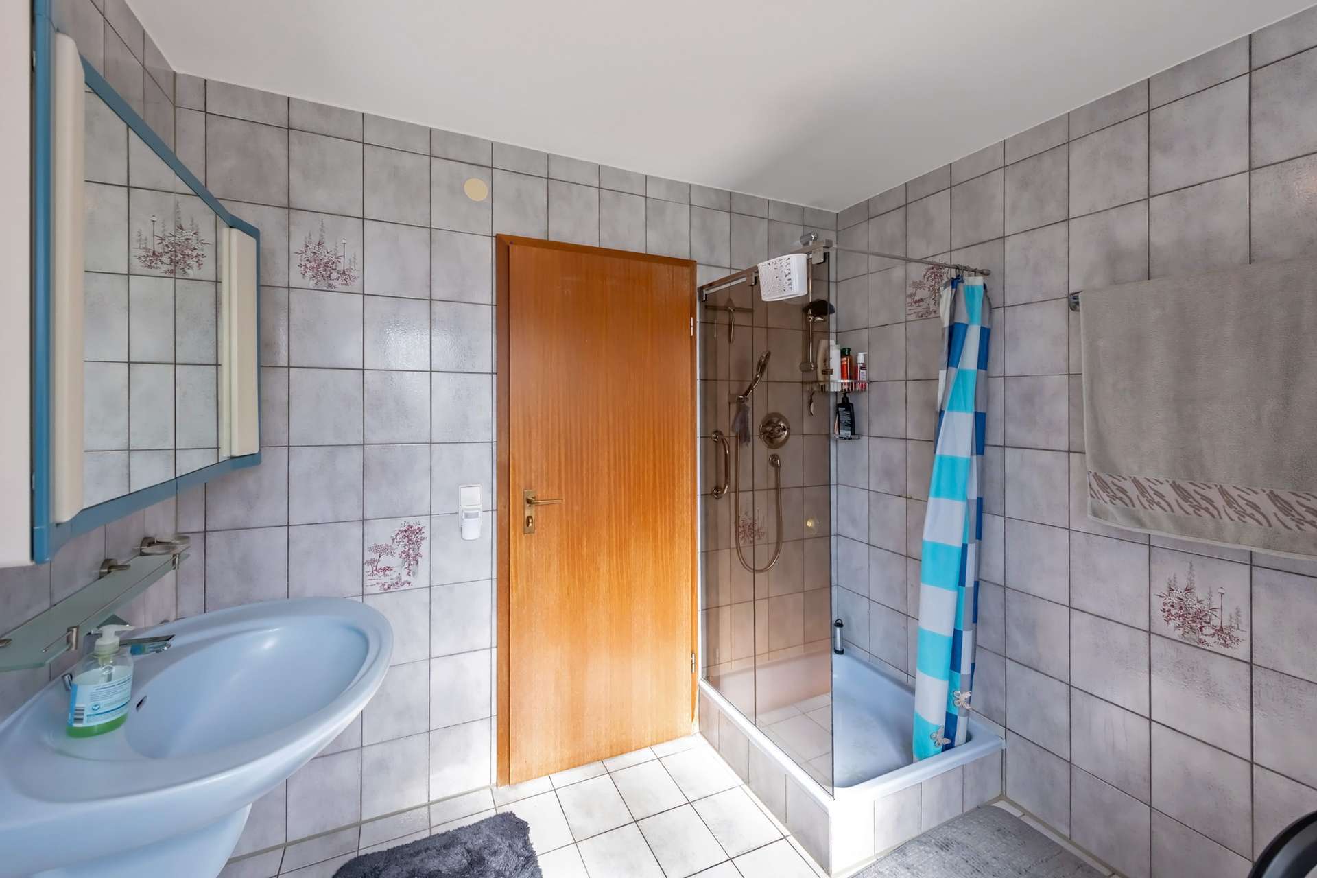 Immobilie in Adelberg - Wohnen mit der Familie unter einem Dach- attraktives Generationshaus - Bild 20