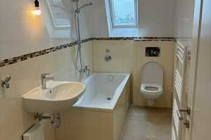 ERSTBEZUG nach Sanierung. Neuwertige EINBAUKÜCHE. TOP-Lage! – Bergstr. 34a, 42651 Solingen – Vorschaubild 1