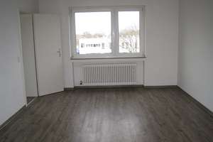 Platz für gesamte Familie: Sanierte 4-Zimmer-Wohnung am Heiderhof – Kastanienweg 9, 53177 Heiderhof, Bonn – Vorschaubild 2
