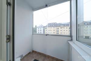  Lichtdurchflutete 3 Zimmer-Wohnung in München-Moosach - Mit Balkon, Loggia & moderner Sanierung – Die vollständige Adresse der Immobilie erhältst du vom Anbieter., 80992 Moosach-Bahnhof, München – Vorschaubild 3