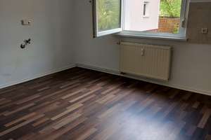 Kompakte und schöne Wohnung in der Kraftwerksiedlung – Brüder-Lang-Straße 16, 6749 Bitterfeld-Wolfen – Vorschaubild 1