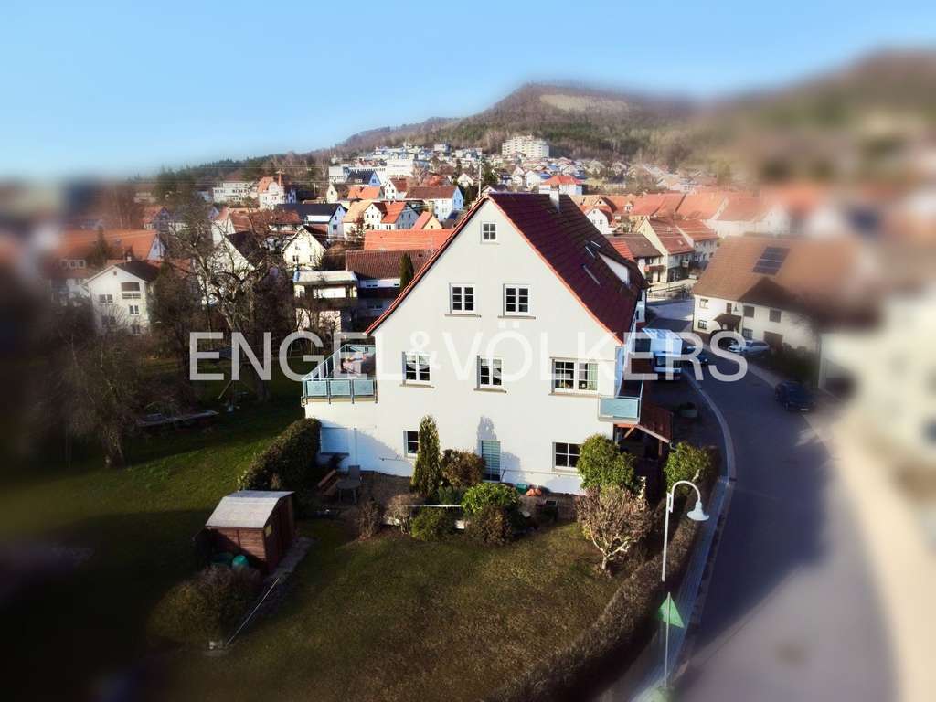 Immobilie in Jungingen - Mehrgenerationenhaus in Jungingen bei Hechingen mit Garten, 2 Balkonen und zweiter Einheit mit vi... - Bild 1