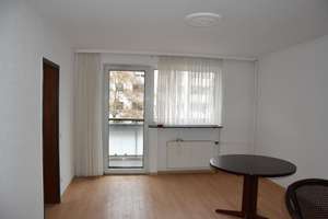 Stilvolle, modernisierte 2-Zimmer-Wohnung mit Balkon und EBK in Mainz – Laubenheimer Straße 33a, 55130 Weisenau, Mainz – Vorschaubild 3