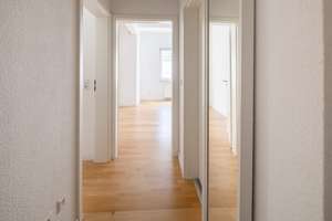 Wohlfühlen am Ostendplatz: Sanierter Altbau, EBK, Balkon & hohe Decken  – 70188 Ostheim, Stuttgart – Vorschaubild 8