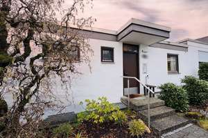 Einzigartiger Atrium-Bungalow vereint zeitlose Architektur mit absoluter Privatsphäre