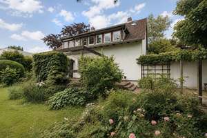 Ansprechendes & solides Ein- bis Zweifamilienhaus auf einem Eckgrundstück in bester Lage – Die vollständige Adresse der Immobilie erhältst du vom Anbieter., 30559 Kirchrode, Hannover – Vorschaubild 4