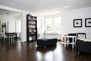 grosszügige und sehr helle Wohnung | Parkett | modernes Bad | Gäste WC | 2 x Balkon | Garage