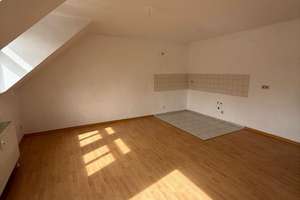 Günstige DG 2-Zimmer mit Wanne und Laminat in guter Lage! – Kantstraße 75, 9126 Gablenz, Chemnitz – Vorschaubild 7