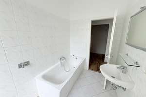 Modernisiert & bezugsfertig: Helle 2-Zimmer-Altbauwohnung mit Balkon in gepflegter Lage – Schnellerstraße 54, 12439 Niederschöneweide, Berlin – Vorschaubild 11