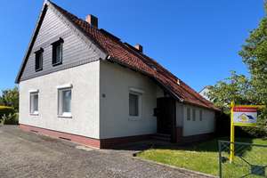 Gemütliches EFH mit großem Grundstück, Garage & Werkstatt in ruhiger, innenstadtnaher Lage – Die vollständige Adresse der Immobilie erhältst du vom Anbieter., 38154 Königslutter am Elm – Vorschaubild 1