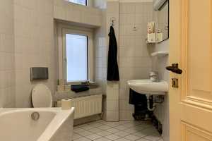 Großzügige Denkmal-Altbauwohnung mit Blick auf den Rheinpark und Balkon – Konrad-Adenauer-Ufer 65, 50668 Köln – Vorschaubild 7