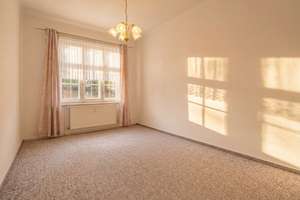 Ruhig mit Originaldielen und schönem Gemeinschaftsgarten - bezugsfrei – Die vollständige Adresse der Immobilie erhältst du vom Anbieter., 10318 Karlshorst, Berlin – Vorschaubild 3