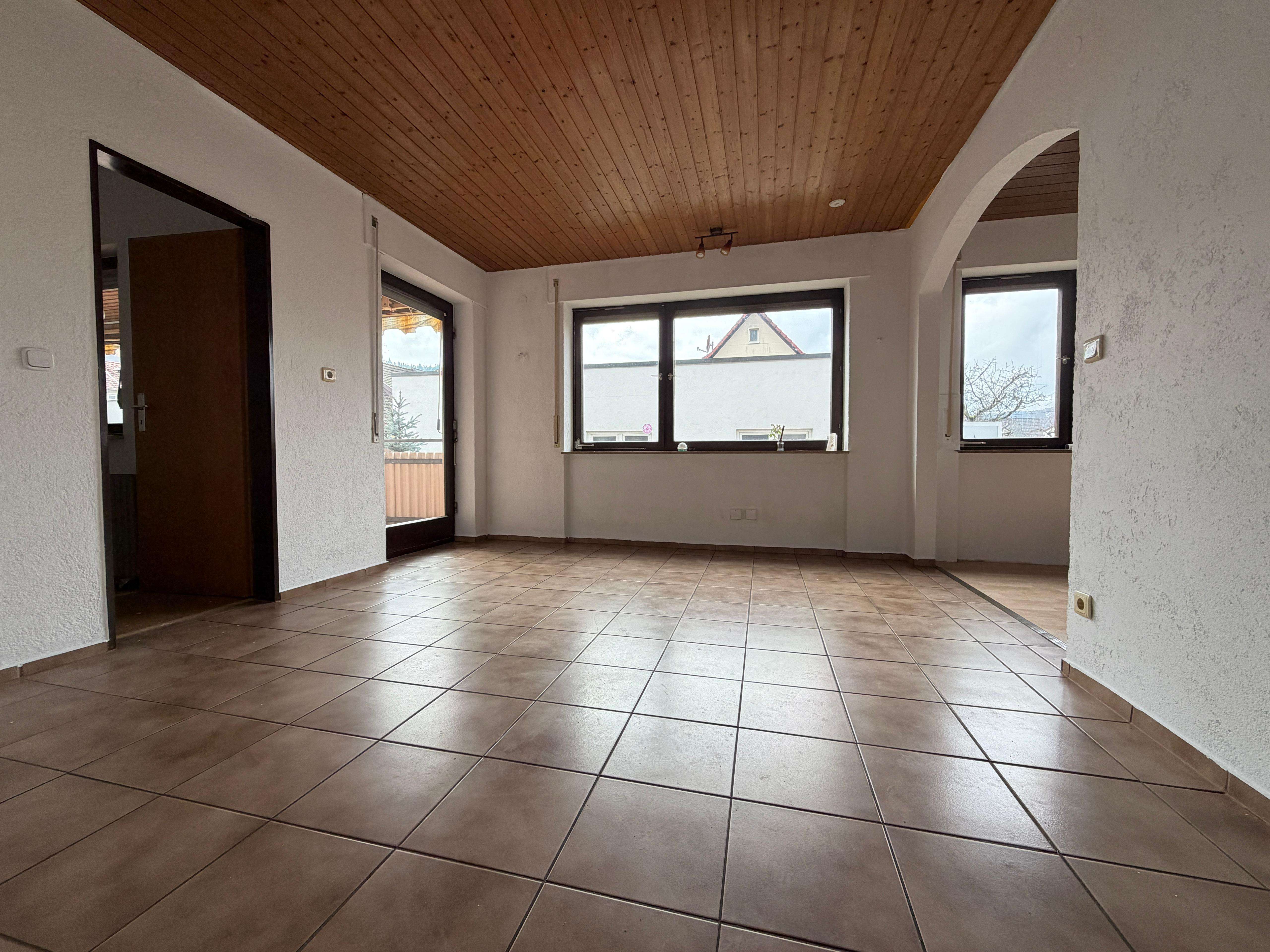 3-Zimmer-Wohnung mit separatem Eingang, Balkonanteil & Garage – ruhige Lage, Rems Murr Kreis – Bild 3