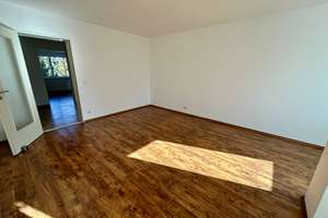 Attraktive und gepflegte 2-Zimmer-Wohnung mit Balkon und TG-Stellplatz – 81927 Johanneskirchen, München – Vorschaubild 3