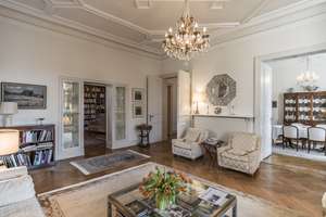 Elegante Stilaltbauwohnung in direkter Lage am Kurpark – Die vollständige Adresse der Immobilie erhältst du vom Anbieter., 65189 Nordost, Wiesbaden – Vorschaubild 2