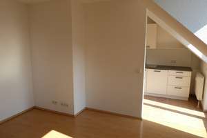 Hoch hinaus ins Dachgeschoss! - Schicke 2-Raum mit EBK und Balkon – Limbacher Str. 57, 9113 Kaßberg, Chemnitz – Vorschaubild 1