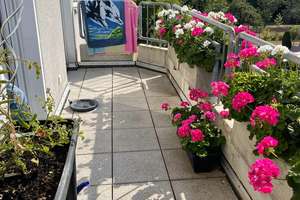 Porz, Ruhiglage,Dreizimmerwohnung mit Balkon und Einzelgarage