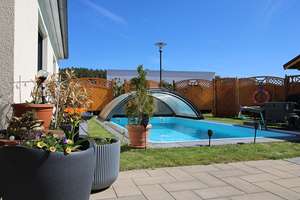 DIREKT EINZIEHEN - NEUWERTIGER BUNGALOW MIT AUßEN-POOL, DOPPELGARAGE UND ENERGIEEFFIZIENZ A+ – Die vollständige Adresse der Immobilie erhältst du vom Anbieter., 38350 Helmstedt – Vorschaubild 9