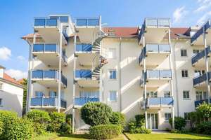 +++ Bezugsfrei an der Weißen Elster! Modernisierte 2-Zimmer-Wohung mit TG-Stellplatz und Balkon! +++ – Die vollständige Adresse der Immobilie erhältst du vom Anbieter., 4229 Schleußig, Leipzig – Vorschaubild 1