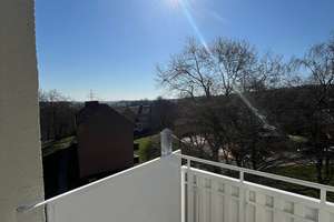 Lichtdurchflutete 3-Zimmer-Wohnung mit Balkon in gepflegtem Mehrfamilienhaus in Gebhardshagen – Bodenbacher Ring 16, 38229 Gebhardshagen, Salzgitter – Vorschaubild 2