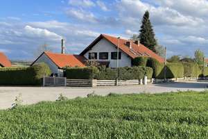 Wohnen im Grünen nahe Fünfseenland – Großzügiges 1–2 Familienhaus plus ELW & traumhaftem Garten – Die vollständige Adresse der Immobilie erhältst du vom Anbieter., 86929 Penzing – Vorschaubild 1