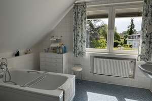 Bezugsfrei!!
Familien-Einfamilienhaus mit Traumgarten – sonnige Top-Lage am Ippendorfer Sonnenhang! – Die vollständige Adresse der Immobilie erhältst du vom Anbieter., 53127 Ippendorf, Bonn – Vorschaubild 26