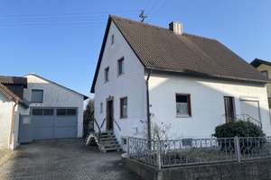 Einfamilienhaus mit großer Maschinenhalle und Werkstatt in Waidhaus! – Die vollständige Adresse der Immobilie erhältst du vom Anbieter., 92726 Waidhaus – Vorschaubild 1