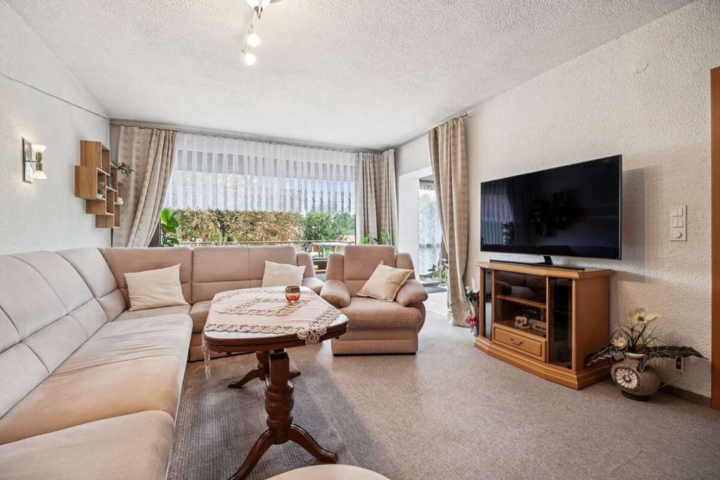 Immobilie in Kirchheilingen - Provisionsfrei – Familienfreundliches Haus in ruhiger Lage mit Einliegerwohnung und grünem Garten - Bild 3