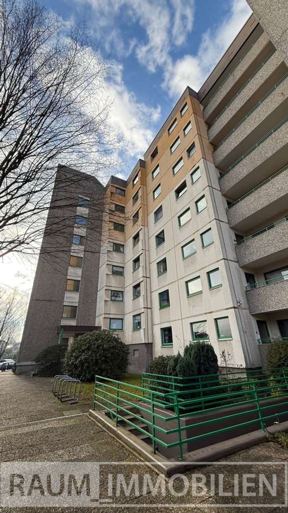 Immobilie in Herford - 2 Zimmer Wohnung mit Fahrstuhl, Schwimmbad und Sauna ...!! - Bild 1