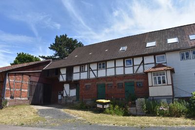 Starten Sie in den Sommer 2026 mit dieser vielfältigen Hofstelle