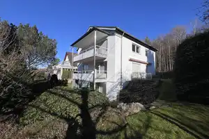 Sonniges 2-Familienhaus mit ELW - tolle Lage am Waldrand, mit herrlichem Grundstück! – Baden-Baden – Vorschaubild 2