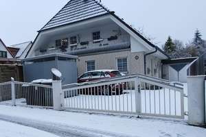 Fast wie Ihr eigenes Haus: Hochwertige  grüne Oase, Erdgeschosswohnung mit eigenem Garten.