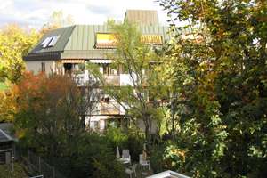 Moderne, renovierte 3-Zi-Dachgeschoss-Wohnung (kein Balkon), perfekt für 2er-WG