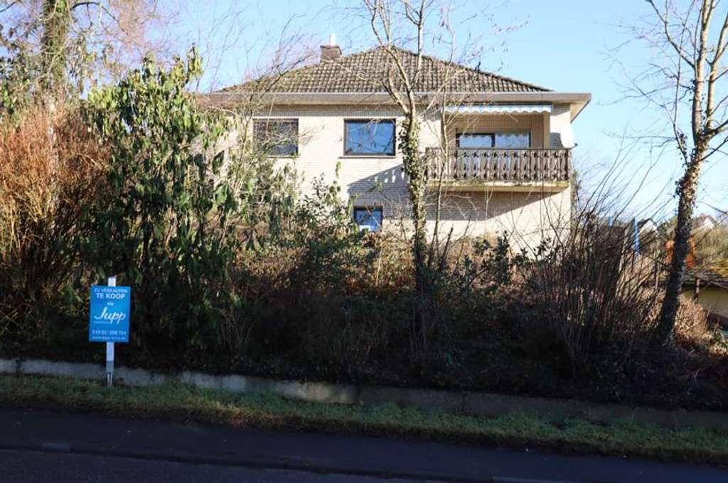 Immobilie in Hillesheim - Freistehendes, geräumiges Einfamilienhaus mit ELW, Garten und 3 Garagen, Hillesheim (42) - Bild 2