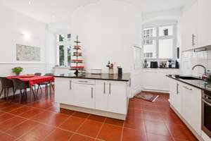 Stuck, Fischgrät & Flügeltüren: Herrschaftliche Familienwohnung in bester Lage Charlottenburgs! – Mommsenstr. 61, 10629 Charlottenburg, Berlin – Vorschaubild 4