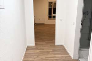 Helle Renovierte 2-Zimmer Wohnung im 2. OG mit Aufzug in Leverkusen-Opladen Zentrum – Im Hederichsfeld 10, 51379 Opladen, Leverkusen – Vorschaubild 2