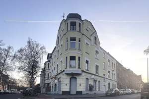 Charmantes Mehrfamilienhaus mit Gewerbefläche in etablierter Krefelder Lage