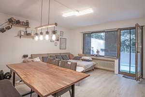 Renovierte 77 m² Hochparterre-Wohnung mit Balkon und Garage in ruhiger Wohnlage