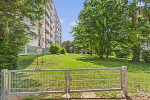 Sofort frei. Super Gelegenheit. Sehr gepflegte, mod. 2 Zimmer, Balkon, Aufzug, Stellplatz, 2 Keller – Stuttgart – Vorschaubild 2