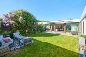 RODENKIRCHEN-MALERVIERTEL: Schöner Atrium-Bungalow mit uneinsehbarem Garten in sehr ruhiger Lage!