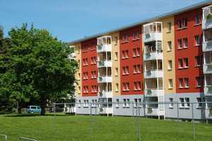 Im Grünen gelegene 4-Raum-Wohnung mit Balkon – L.-Ebersberger-Str. 59, 9127 Chemnitz – Vorschaubild 1