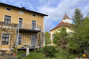 Charmante, freie Denkmal-2-Zi.-ETW mit Balkon und Garten in Alteglofsheim, direkt am Schloss – Regensburg – Vorschaubild 1