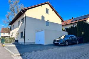 Raumwunder in Bestlage -Stillvolle DHH mit 7 Zimmern & TOP Energieeffizienz A+ – Die vollständige Adresse der Immobilie erhältst du vom Anbieter., 85395 Attenkirchen – Vorschaubild 1