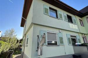 Charmante Doppelhaushälfte mit Dachstudio, Carport und vielseitigem Gartenbereich – Die vollständige Adresse der Immobilie erhältst du vom Anbieter., 70734 Fellbach – Vorschaubild 3