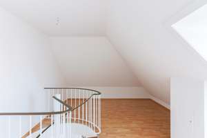 3,5-Zimmer-Maisonette-Wohnung mit Balkon und Tiefgarage in Ingolstadt-Nord! – Die vollständige Adresse der Immobilie erhältst du vom Anbieter., 85055 Nordost, Ingolstadt – Vorschaubild 13