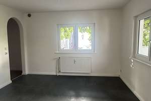 großzügiger Bungalow, 4-Zi. inkl. Gartenmitnutzung, Einbauküche / 4 Jahre befristet / WG geeignet – Argelsriederstraße 65, 81475 Fürstenried-West, München – Vorschaubild 3