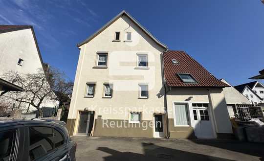 Teilvermietetes Zweifamilienhaus im Herzen von Metzingen 