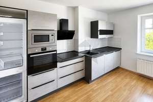 Romantische 3-Raum-Maisonette-Wohnung mit Tageslichtbad, Gäste-WC und Einbauküche in C-Ebersdorf – Lichtenwalder Straße 15, 9131 Ebersdorf, Chemnitz – Vorschaubild 1