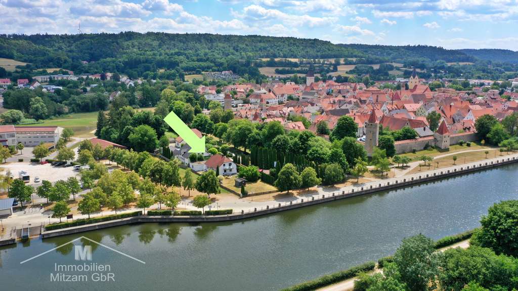 Immobilie in Berching - Unverbaubares Wohndomizil mit Doppelgarage in einmaliger Lage direkt am Main-Donau-Kanal - Bild 2